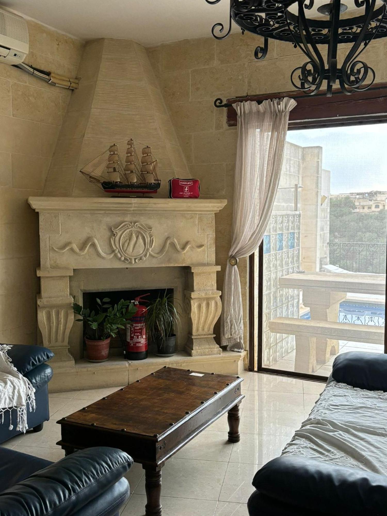 Sunny Gozo Getaway Pool & Easy Check-In Bed and Breakfast Ghajn il-Kbira  Buitenkant foto