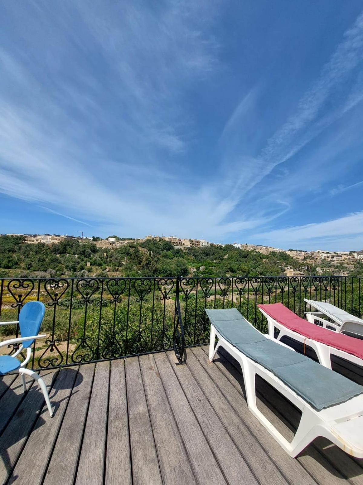 Sunny Gozo Getaway Pool & Easy Check-In Bed and Breakfast Ghajn il-Kbira  Buitenkant foto