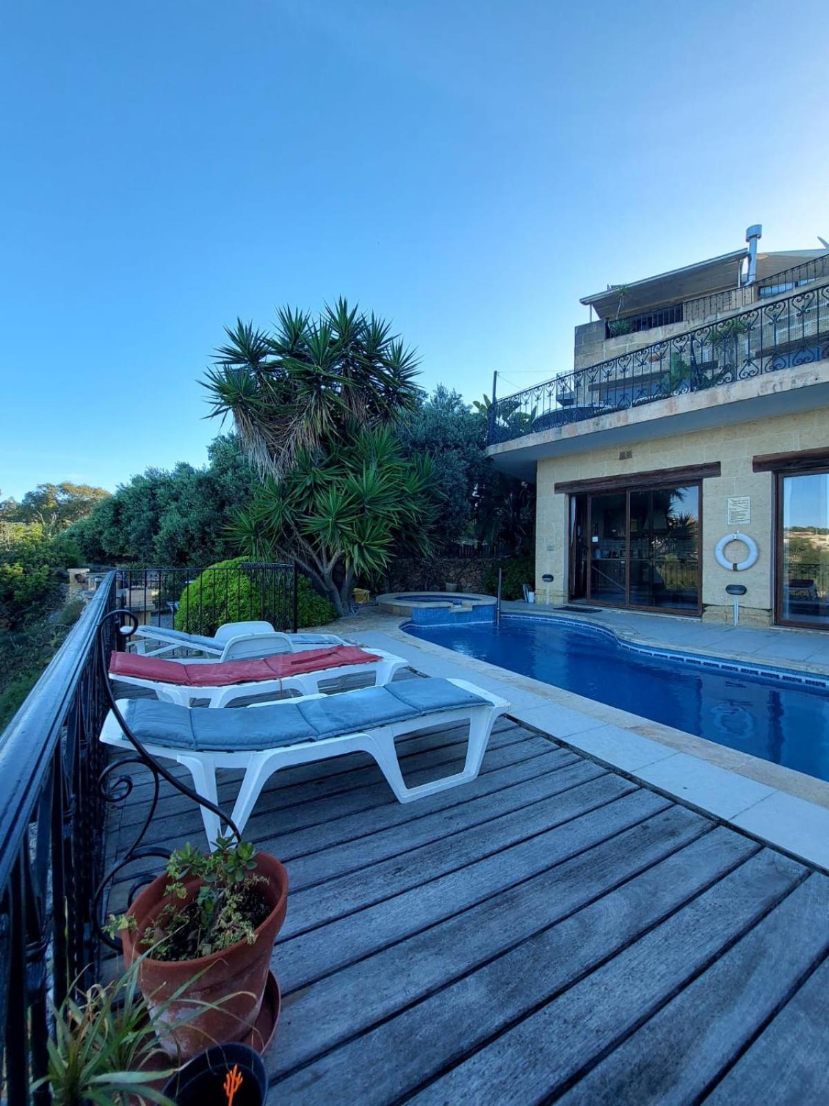 Sunny Gozo Getaway Pool & Easy Check-In Bed and Breakfast Ghajn il-Kbira  Buitenkant foto